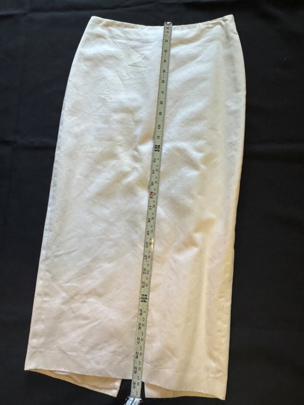 Richard Tyler Couture white high-waisted, fully lined midi skirt; no fabric tag
